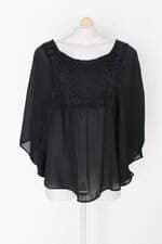 Blusa feminina preta com Bordado
