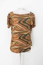 Blusa básica feminina verde estampada