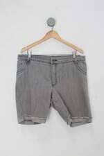 Shorts feminino cinza
