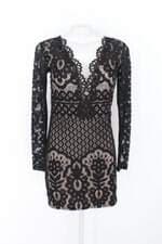 Vestido feminino preto com Recortes e Bojo