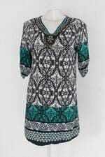 Vestido feminino estampado com Aplique
