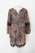 Vestido feminino estampado com Renda