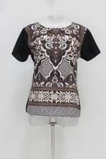 Blusa feminina estampada com Recortes