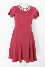 Vestido feminino vinho com Recortes