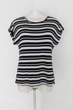 Blusa feminina estampada em listras