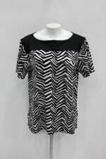Blusa feminina preta estampada