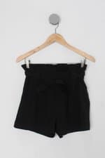 Shorts feminino preto com Pregas e Faixa na Cintura