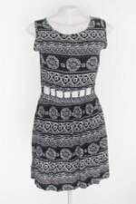 Vestido feminino preto estampado com Recortes