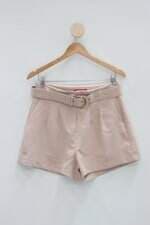 Shorts feminino bege com Plissado e Faixa na Cintura