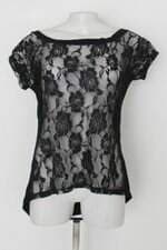 Blusa feminina preta com Recortes e Barra Mullet