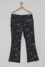 Calça de tecido feminina cinz estampada