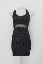 Vestido feminino preto com Recortes