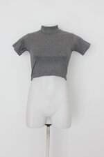 Blusa cropped feminina cinza