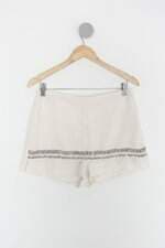 Shorts chocoleite feminino off-white com Aplique
