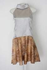 Vestido feminino estampado com Recortes