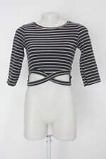 Blusa renner feminina preta listrada com Recortes