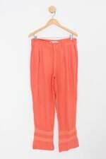 Calça de tecido reserva natural feminino coral com detalhe em trico na perna