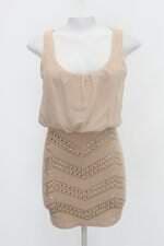 Vestido lez a lez feminino bege com Recortes e Aplique