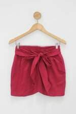 Saia feminina vermelha com Pregas