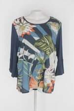 Blusa feminina estampada com Recortes