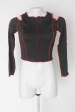 Blusa cropped feminina preta com Bordado e Nervura
