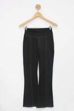 Calça Flare feminina preta com Nervura