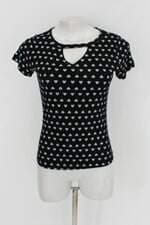 Blusa feminina preta estampada com Recortes