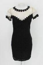 Vestido feminino preto com Renda e Forro