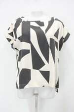 Blusa ak feminina bege com Barra Mullet e Fenda