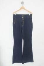 Calça Jeans lança perfume feminina azul