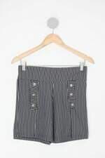 Shorts feminino listrado