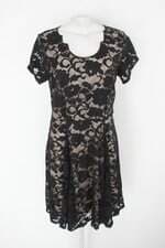 Vestido feminino bege com Renda