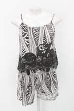 Macaquinho feminino branco estampado