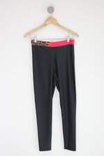 Calça Legging feminina preta com Recortes no cós