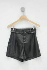 Shorts amaro feminino preto com Faixa na Cintura e Pregas