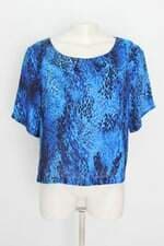 Blusa feminina azul estampada