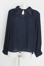 Camisa top charme feminina azul com Aplique e Fenda