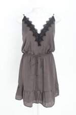 Vestido shoulder feminino cinza e preto com Renda